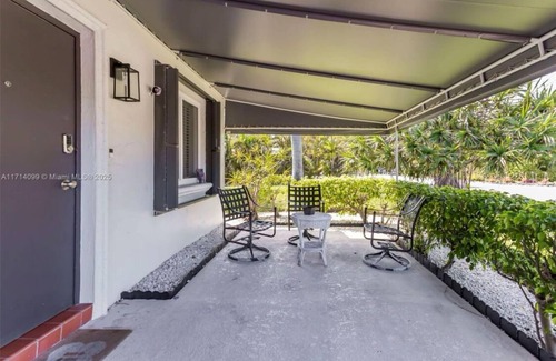 Lauderdale-by-the-Sea Ski Chalet | Charming 2-bedroom chalet with WiFi and AC in wonderful Lauderdale-by-the-Sea