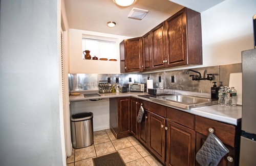 North Bergen Apartment | Charming 1-bedroom apartment with King Size bed near NYC
