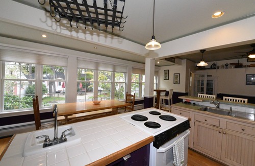 Ocean Park House | Charming Victorian beach house 5 bedrooms. 50 steps to the beach