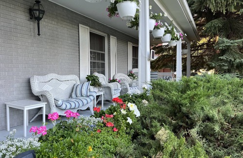 Cody House | Charming Victorian-Style Guest House