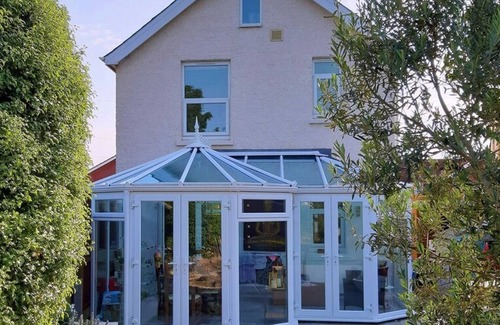 Ryde House | Charming Villa in Ryde - Child Friendly