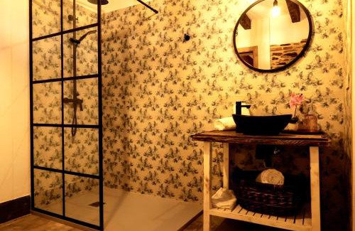Santa Elena Villa | Charming villa in Santa Elena with private poolEL
