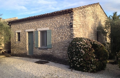 Gordes House | Charming Villa with Shaded Terrace, Pool and Luberon View