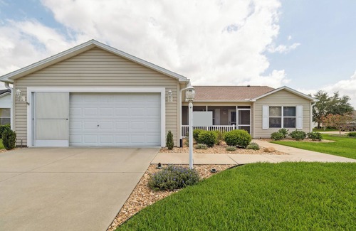 Lynnhaven Cottage | Charming Villages Home w/Lanai & Golf Cart!
