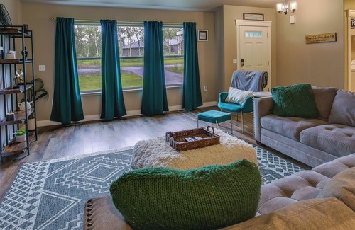 Wasilla House | Charming Wasilla Getaway w/Fireplace & Gas Grill!