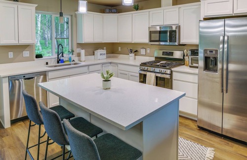 Wasilla House | Charming Wasilla Getaway w/Fireplace & Gas Grill!