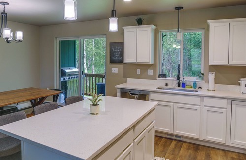 Wasilla House | Charming Wasilla Getaway w/Fireplace & Gas Grill!
