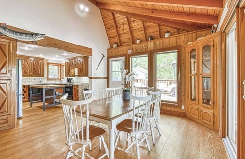 Mont-Tremblant Ski Chalet | Charming waterfront cottage- fully equipped!