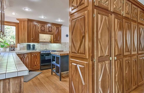 Mont-Tremblant Ski Chalet | Charming waterfront cottage- fully equipped!