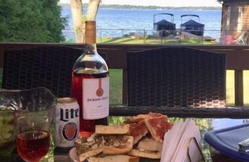 Innisfil House | Charming Waterfront Lakehouse Innisfil Cooks Bay 45 min from GTA !