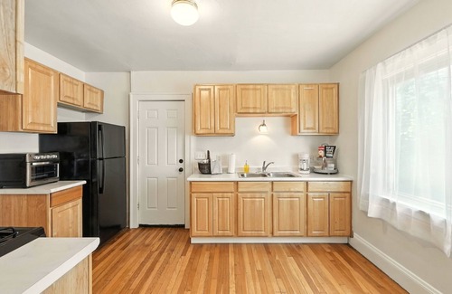 Cleveland House | Charming West Cleveland Home- Private Entry- Small Pet Friendly
