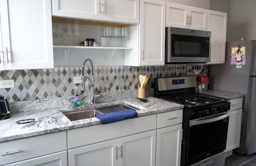 East Garfield Park House | Charming West Loop Chicago 2bd House near the Green Line