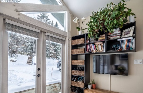 Matterhorn Village Ski Chalet | Charming West Vail 4 Bedroom, 3 Bathroom Mountain Chalet with Private Hot Tub
