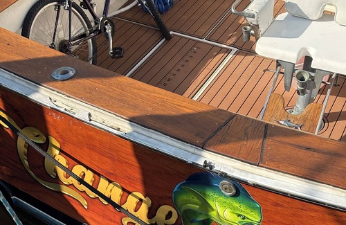 Stuart Boat Rental | Charming Yacht in lovely Stuart Queen Master Room with Full Bathroom & Smart TV