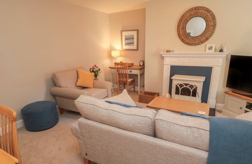 Berwick-upon-Tweed Cottage | CHARTER'S COTTAGE, romantic, with a garden in Berwick-Upon-Tweed