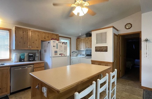 Hatteras Cottage | Chasing Sunsets Dog-friendly home w/deck and ocean view