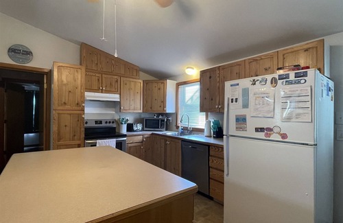 Hatteras Cottage | Chasing Sunsets Dog-friendly home w/deck and ocean view