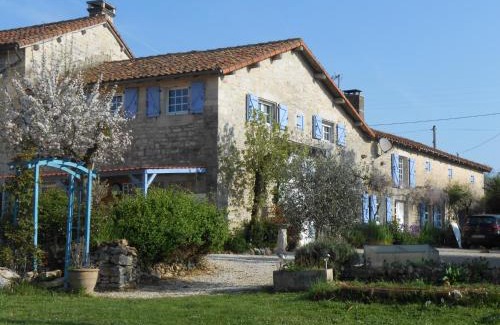 Genouille Bed & Breakfast | Chat Noir Gite et Chambre D'Hotes