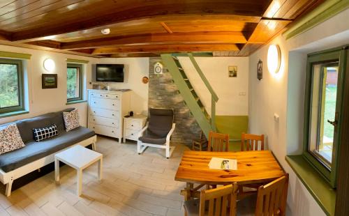 Micov-Susice Cabin | Chata na konci louky