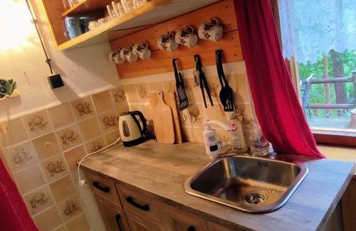 Rovensko pod Troskami Cabin | Chata na vrcholu Boreckých skal