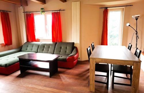 Msecke Zehrovice House | Chata u rybníka