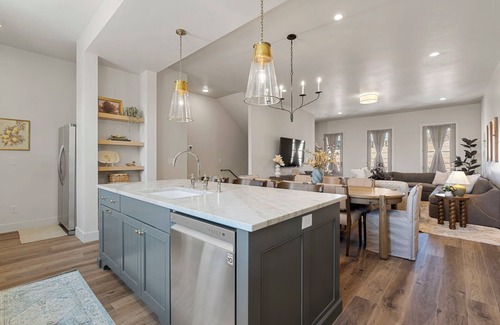 St. George House | Chateau Bleu: Desert Color Lagoon + Beaches