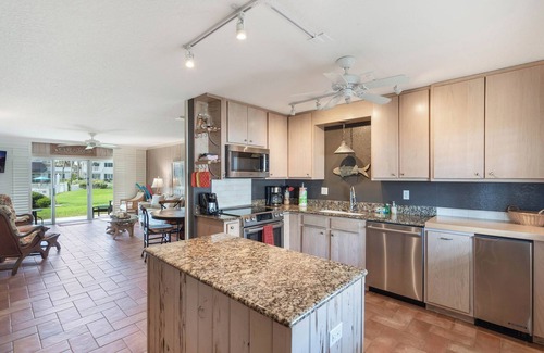 Point East Condo | Chateau by the Sea 11D Oceanfront & Peaceful