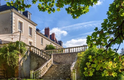 Nazelles-Negron Bed & Breakfast | Chateau de la Huberdiere