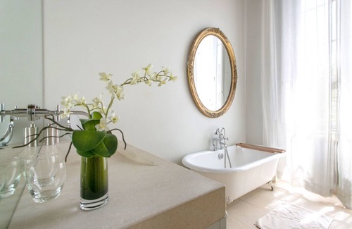 Uchaux Hotel | Chateau De Massillan