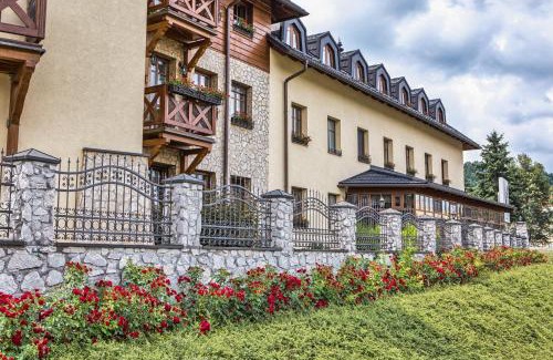 Hontianske Nemce House | Chateau Hunting *