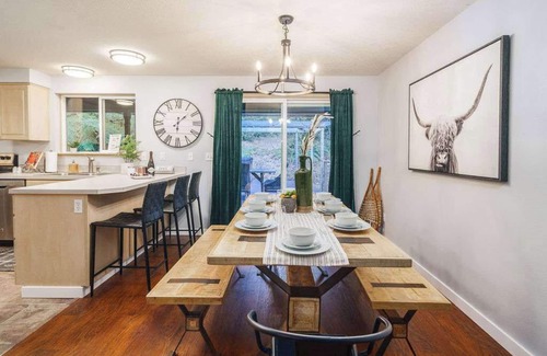 Welches House | Chateau Relaxeau: Game Room Hot Tub Pet Friendly