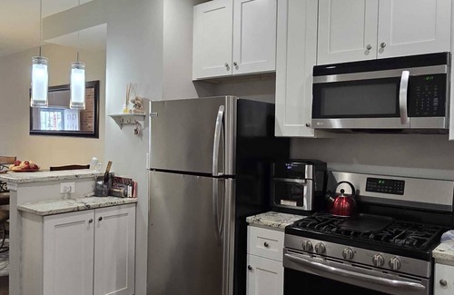 Downtown Baltimore House | ChateauBmore - Charming 2-bedroom townhome in Baltimore with WiFi and AC