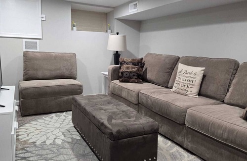 Downtown Baltimore House | ChateauBmore - Charming 2-bedroom townhome in Baltimore with WiFi and AC