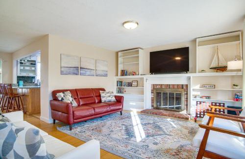 South Chatham House | Chatham Home with Spacious Deck 2 Mi to Beaches!