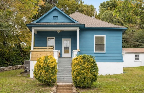 Northside House | Chatt Blue Bungalow - Pet Friendly, Mins to Downtown!