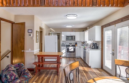 Demorest Cottage | Chattahoochee Shoals – Cozy Pet Friendly River Cottage
