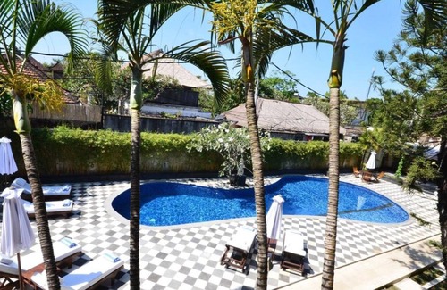 Laksmana Resort | Cheap Family room for 4 person near the Beach