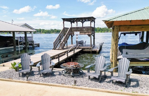 Oscar Cottage | Cheap rates on False River! Summer dates available!