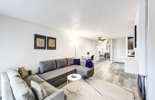 Woodlake - Briar Meadow Apartment | Check-in Ready Modern Apt Free Parking & Free Wi-Fi Near Galleria