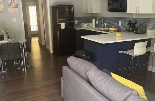 Central Arlington House | Cheerful 1 bedroom home! Family and work friendly!