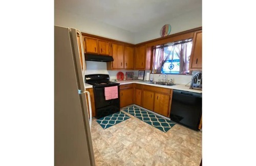 Baytown House | Cheerful 1 bedroom recently updated and conveniently located.