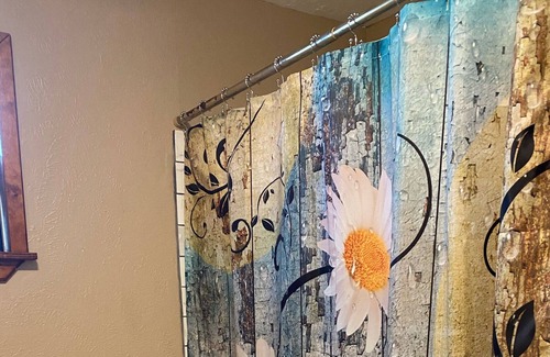 Baytown House | Cheerful 1 bedroom recently updated and conveniently located.
