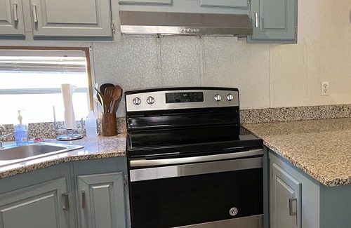 Port St. Joe House | Cheerful 2/2 bungalow close to Gulf of Mexico