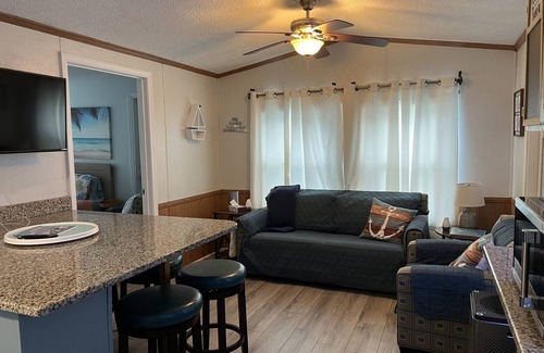 Port St. Joe House | Cheerful 2/2 bungalow close to Gulf of Mexico