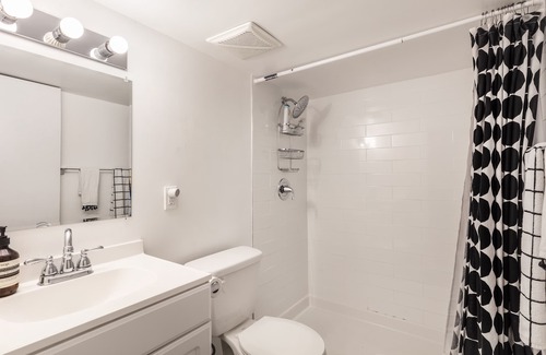 Noe Valley House | Cheerful 2+ bedroom Victorian with parking