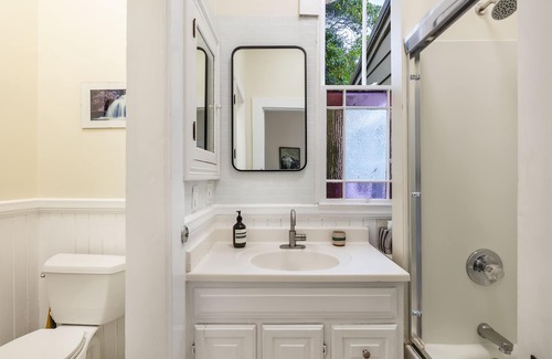 Noe Valley House | Cheerful 2+ bedroom Victorian with parking