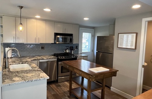 Warren House | Cheerful 3 bed/2.5 bath home w/hot tub - sleeps 9