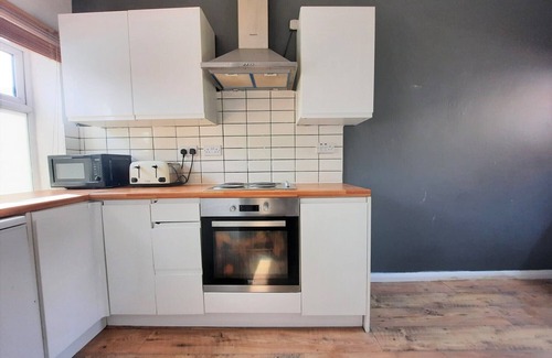 Colchester House | Cheerful 3-Bed House with Free Parking- Colchester