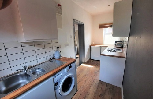 Colchester House | Cheerful 3-Bed House with Free Parking- Colchester