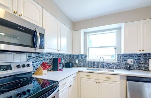 Sunset Villa | Cheerful 3-Bedroom Villa with Pool